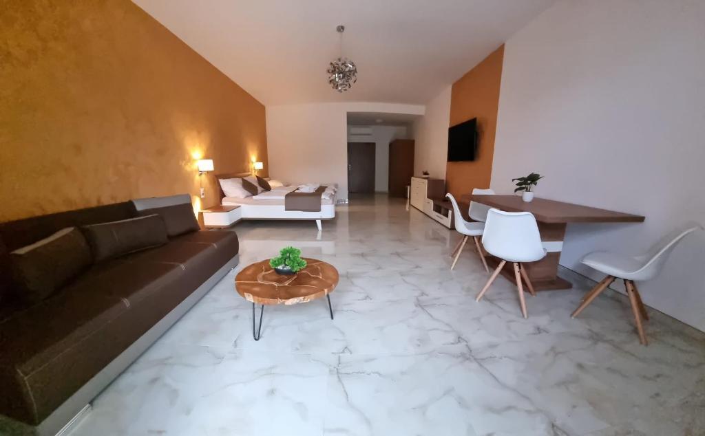 Penzion Modra Ryba Chl'aba Bagian luar foto